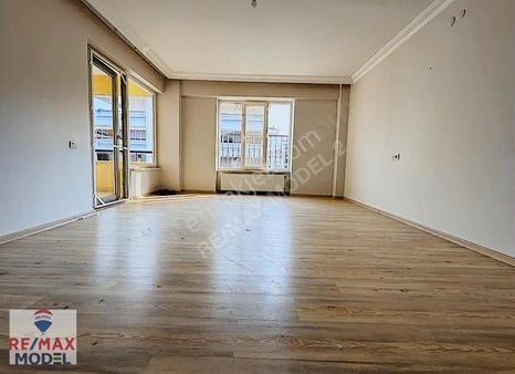 Remax Model'den Ferhatlar Koleji Yakını Fırsat 3+1 Satılık Daire