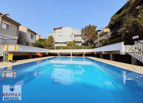 Bağbaşı'nda Havuzlu Sitede Modern Satılık Fourlex Villa