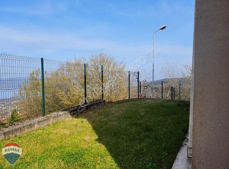 Remax Hikmet Başer Göl Manzaralı, Müstakil Bahçeli Satılık Villa