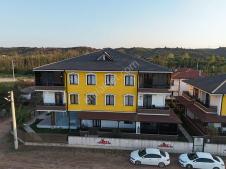 Re/max Maviden Havuzlu Sitede Kombi Petekli Ferah 2+1köşe Daire