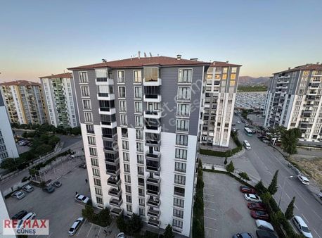 Yakınca Gazneliler Sitesi'nde Remax Güneş'ten 3+1 Ara Kat Daire