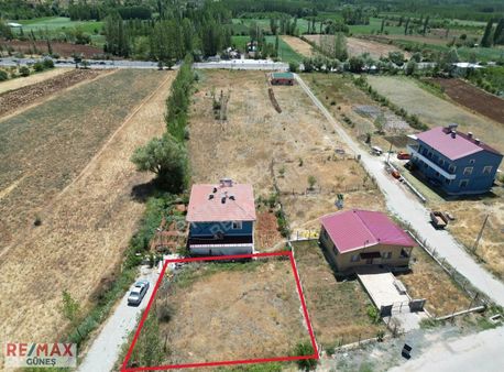 Doğanşehir Sürgü Merkezin'de 362 M2 Villa İmarlı Köşe Parsel