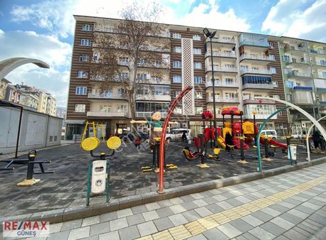 Remax Güneş'ten Hasan Varol Da Merkezi Konumda 2+1 Satılık Daire