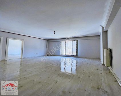 Metrobüse Yakın Full Donanımlı Site İçinde 2+1 Lüx Satılık Daire