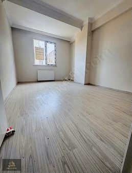 Çayırova Aksede Geniş M2 3+1 Ara Kat