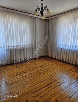 Esrefpasa Mh 4+1 135 M2 Net Bakımlı Merkezdekı Daıre Kiraliktir