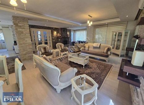 Geniş Bahçeli Havuzlu 700 M2 İçerisinde Özel Villa