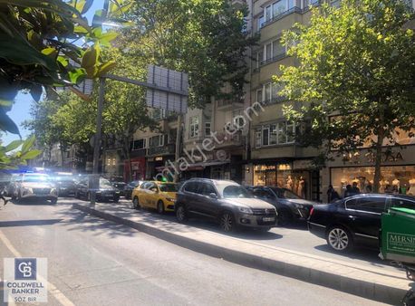 Nişantaşı Valikonağı Caddesi'nde 4+1 Kiralık Daire