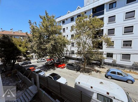 Küçükyalı Çamlıkta Arakatta Ayrı Mutfaklı Ön Cephe Geniş 2+1