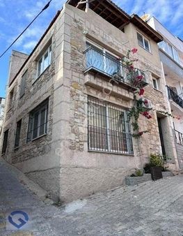 Hüseyin Öziç'den Çeşme Çarşı Yakını Satılık 2+1 Daire