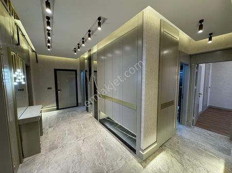 Emir Gayriemkulden Fıstıklıgın Muhteşem Konumunda 3+1daire Sunar