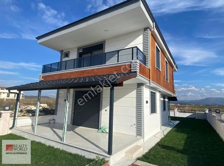 Rw Nefes'ten Altınova'da İyi Konumlu Müstakil Bahçeli 4+1 Villa