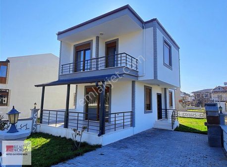 Rw Nefes'ten Altınova'da Denize Ve Plaja 300m Mesafede 3+1 Villa