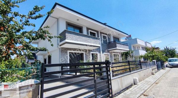 Rw Nefes'ten Öğretmenler Mah. Plaja 700 Metre 4+1 Lüks Villa