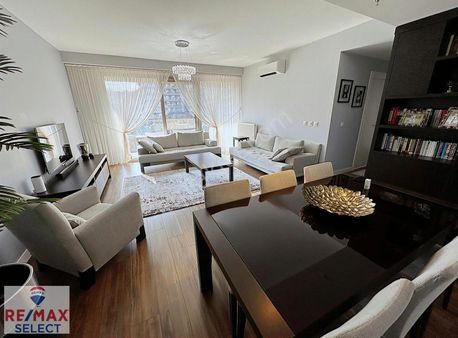 Nef İnistanbul'da Kısa Katlı Blokta-güney Cephe Geniş 3+1 Daire