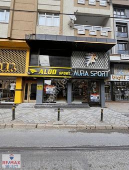 Remax Ozan Tandoğan^dan Tramvay Yolu Üzerinde İki Adet Mağaza