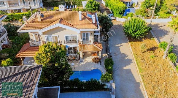 Selectten İçmeler Mahallesinde Müstakil Havuzlu 4+1 İkiz Villa