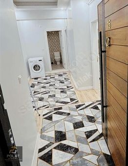 Polat Emlaktan Ziraat Bankası Üstünde 1+1 Mutfak Ayrı