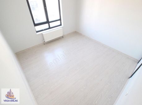 Vega Emlaktan Acil Satılık Kupon Ana Caddede 4+1 Site Dairesi