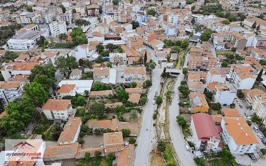 Sındırgı İlçe Merkezinde 451 M2 Arsa İçinde Satılık Müstakil Ev