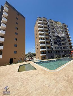 Icon'dan Limonlu'da Geniş Oturumlu Havuzlu Balkonlu 1+1