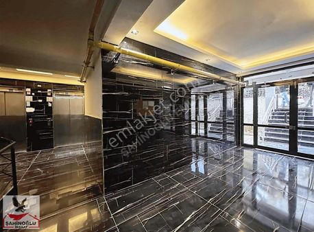 Şahinoğlu Emlak'tan Merkezi Konumda Satılık 1+1 Daire