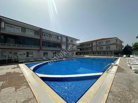 Karasu'da Otoparklı Ve Olimpik Havuzlu Site Geniş M² Daire