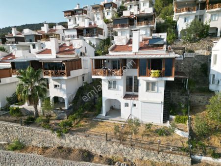 Turyaptan Çandarlı İlkyankı'da 3+1 Tadilatlı Villa