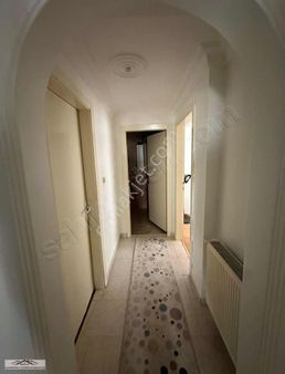 Caddeye Bir Bina Kot Parasına Yüksek Giriş