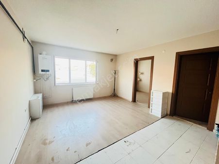 Koza Emlak'tan Temelli Hüriyet Mahalesinde 1+1 Ara Katta Yapılı Satılık Dairee