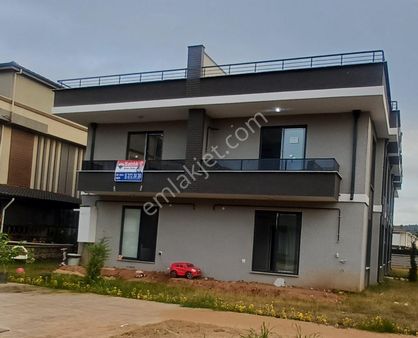 Re/max Birsen Çulha'dan, Havuz Cephe, Teras Kullanımlı 2+1