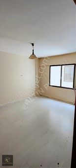 Gaziemir Önder Caddesinde 170 M2 3+1 Geniş Daire