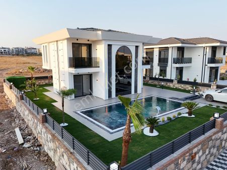 Didimde 500 M2 Arsa Üzerine İnşa Edilmiş Akıllı Sistem Ve Havuzlu 4+1 Ultra Lüx Tam Müstakil Villa