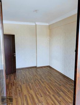 Lale Park Konutlarında Kiralık Cadde Cepheli 4+1 Daire