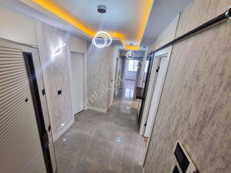 Hazardan- Acil -mendereste Lüx Yapılı Köşe Başı Yüksek Giriş 3+1