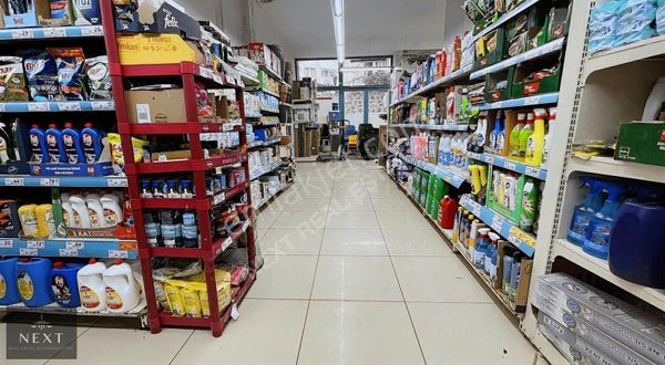 Aydınlıkevler'de Kurumsal Kiracılı Satılık 1000m² Dükkan