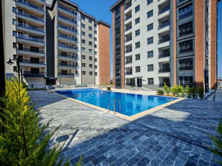 Silivri Yeni Mh. Merdan Plus Sitesi Ara Kat Çift Cephe 3+1