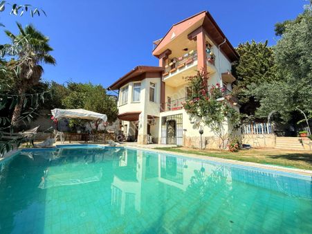 Full Manzara 1 Dönum Icerısınde -özel Havuz-bahçe-özel Otopark-6+1-tamamı Müstakil Villa