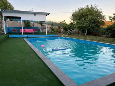 Kandıra'da 907 M2 Arsa İçinde Müstakil Havuzlu Ve Bahçeli Ev