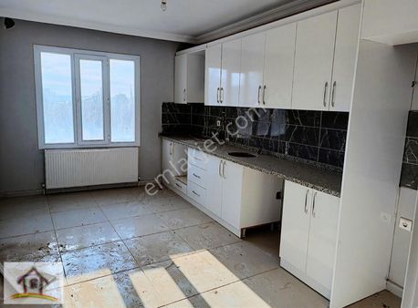 Ömer G.menkulden Pazarcık Menderes Mah. Satılık 3+1 Daire