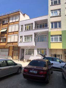 Komple Satılık 3 Katlı Arkasında Bahçesi Bulunan Bina