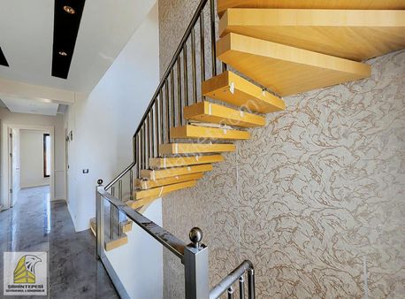 Aşağısöğütönün'de Türk Hamamlı Bahçeli Lüks 4+1 Tripleks Villa