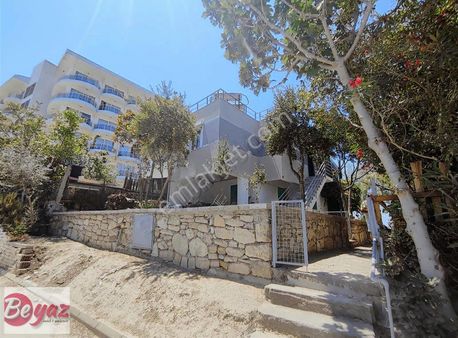 Beyaz Emlaktan Denize 50 Metre Deniz Manzaralı 2+1 Satılık Daire