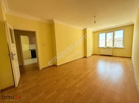 Hürriyet Mahallesinde Aydınlık, Balkonlu, Kapalı Mutfaklı 2+1