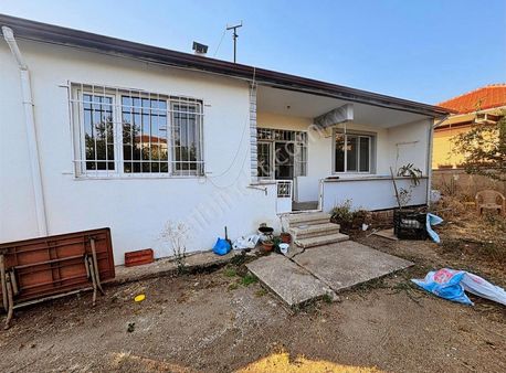 Ahmetbey Gündoğu Mahallesi'nde 478 M²arsada Müstakil Bahçeli Ev