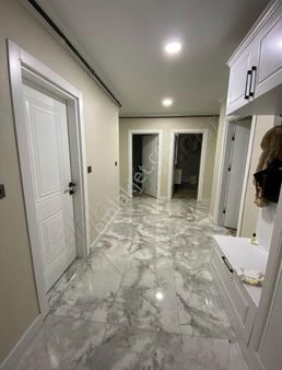 8 Kasımda 3+1 Luks Ara Kat Satılık Daıre.