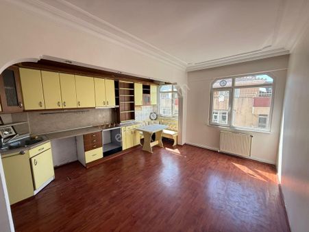 Barış'tan Fulya Sokakta Boyalı-badanalı 3+1 Kiralık Daire