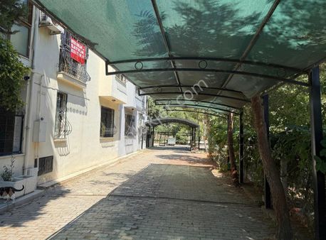 Menderes Mithatpaşa Mahallesinde 4+1 Villa Meşe Emlaktan