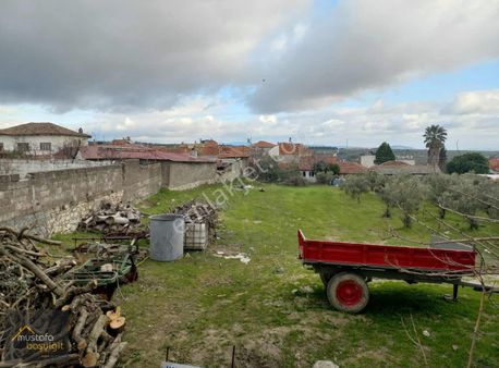 Mustafa Başyiğit Emlaktan Zeytinliovada 693 M2arsa
