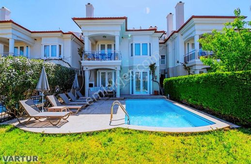 Sunset Beach De Satılık Özel Havuzlu Villa